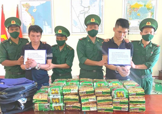Bắt 2 thanh niên từ Hà Nam, Hải Phòng vào An Giang vận chuyển 40kg ma túy đá - Ảnh 2.