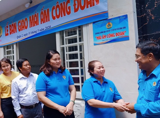 Quận 2, TP HCM trao mái ấm cho đoàn viên khó khăn - Ảnh 1.