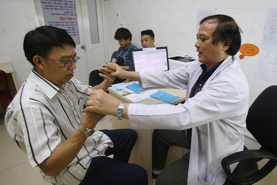 Phút lỡ tay tuổi trung niên - Ảnh 1.