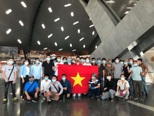 Sân bay Tân Sơn Nhất đón 266 người Việt từ Trung Đông về nước - Ảnh 4.