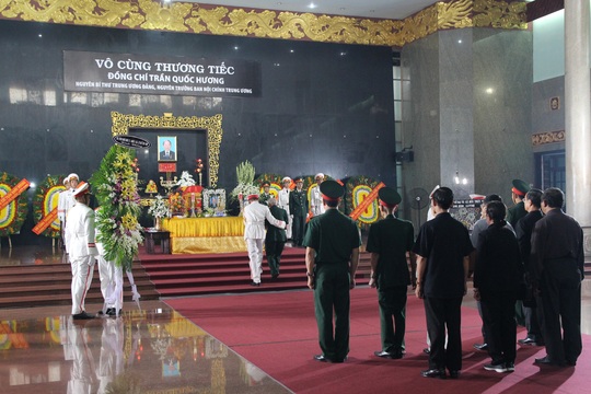 Hàng trăm đoàn đến viếng lễ tang ông Trần Quốc Hương - Ảnh 2.