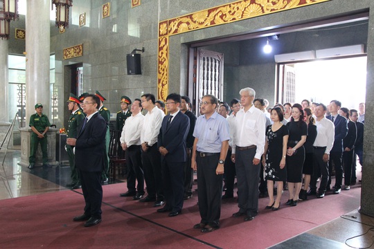 Hàng trăm đoàn đến viếng lễ tang ông Trần Quốc Hương - Ảnh 3.