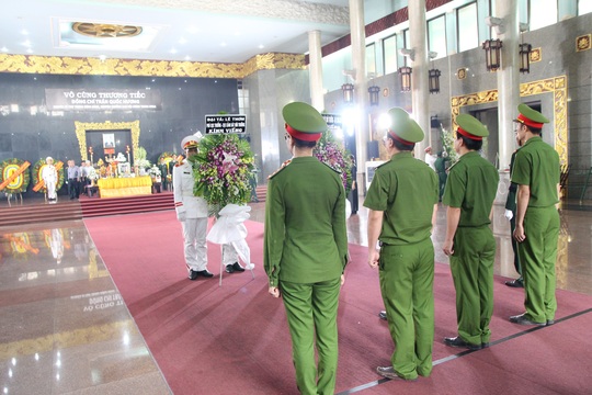 Hàng trăm đoàn đến viếng lễ tang ông Trần Quốc Hương - Ảnh 5.