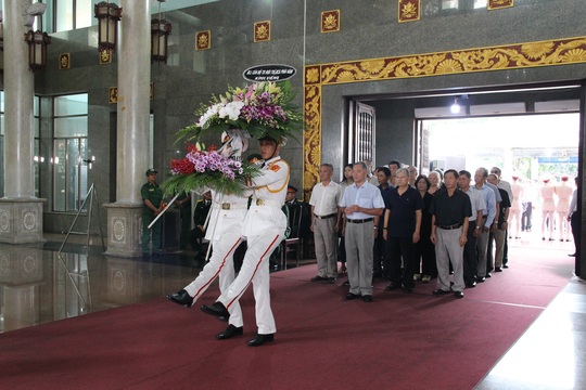 Hàng trăm đoàn đến viếng lễ tang ông Trần Quốc Hương - Ảnh 6.