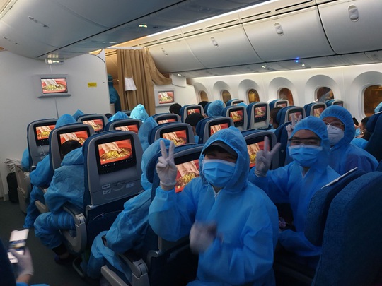 Đưa 344 công dân Việt Nam từ Úc và New Zealand về nước tại Tân Sơn Nhất - Ảnh 6.