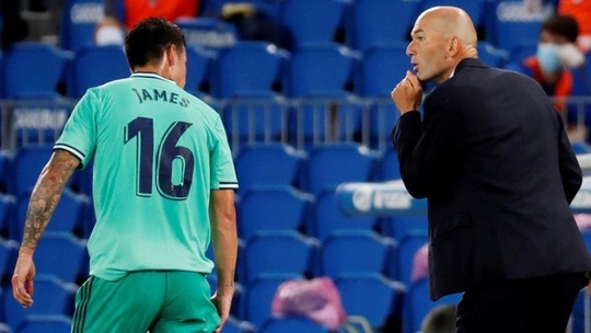 Người hùng giấu mặt ra tay, Real Madrid soán ngôi đầu La Liga - Ảnh 1.