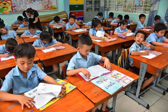 TP HCM không can thiệp việc chọn SGK mới - Ảnh 1.