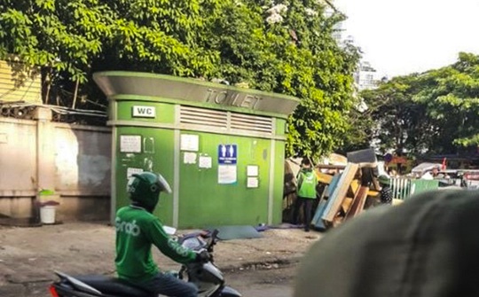 Nam thanh niên tử vong trong nhà vệ sinh sau bến xe Mỹ Đình - Ảnh 1.