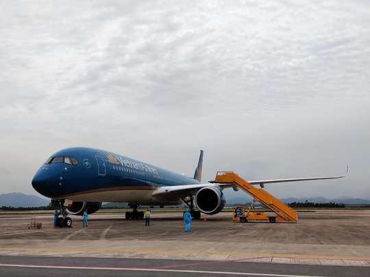 Sân bay Vân Đồn đón chuyến bay đầu tiên chở 150 chuyên gia từ Nhật Bản - Ảnh 5.