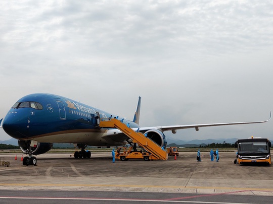 Sân bay Vân Đồn đón chuyến bay đầu tiên chở 150 chuyên gia từ Nhật Bản - Ảnh 1.