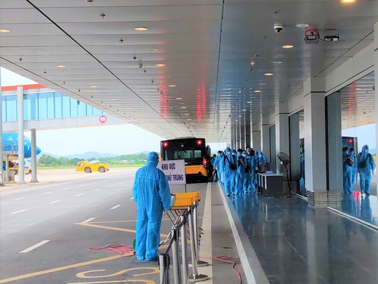 Sân bay Vân Đồn đón chuyến bay đầu tiên chở 150 chuyên gia từ Nhật Bản - Ảnh 7.