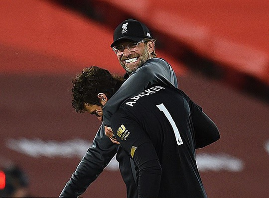 Liverpool vùi dập Crystal Palace, chờ Man City dâng ngôi vương - Ảnh 8.