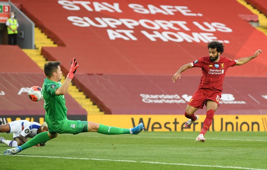 Liverpool vùi dập Crystal Palace, chờ Man City dâng ngôi vương - Ảnh 4.