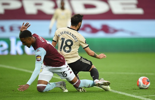 Trọng tài tặng phạt đền, Man United lập kỷ lục Ngoại hạng Anh - Ảnh 3.