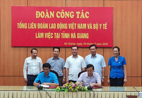 Bộ Y tế và Tổng LĐLĐ Việt Nam phối hợp nâng cao sức khỏe cho người lao động - Ảnh 1.