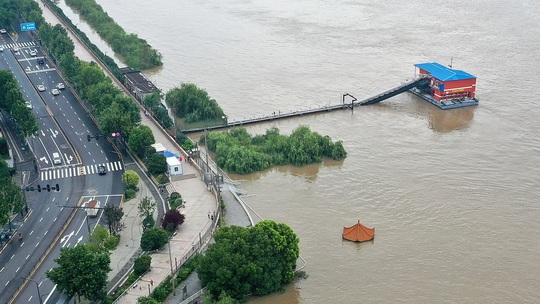 Trung Quốc bước vào “tuần mưa xối xả” kế tiếp, sông ngòi ngập ứ - Ảnh 3.