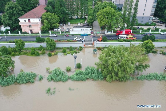 Hơn nửa miền Nam Trung Quốc chìm trong nước, mưa lũ kéo tới miền Bắc - Ảnh 2.