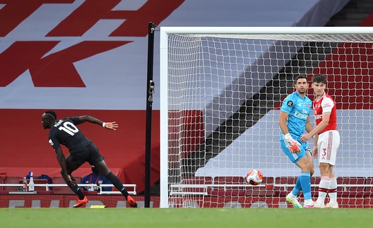 Công làm thủ phá, Liverpool thua sốc trước Arsenal ở Emirates - Ảnh 4.