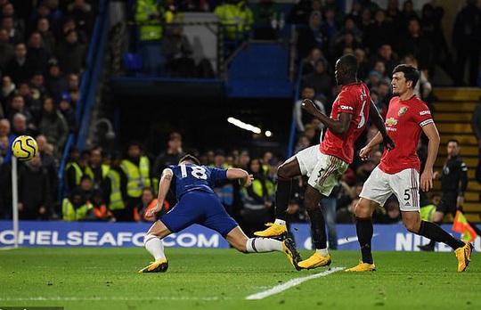 Jose Mourinho chọc ngoáy Man United, chê đội bóng cũ ăn may - Ảnh 2.