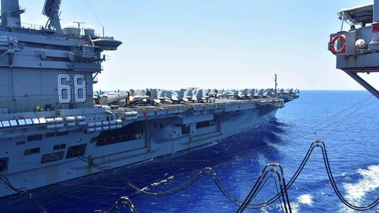 Rời biển Đông, tàu sân bay Mỹ tập trận chớp nhoáng với Ấn Độ - Ảnh 1.