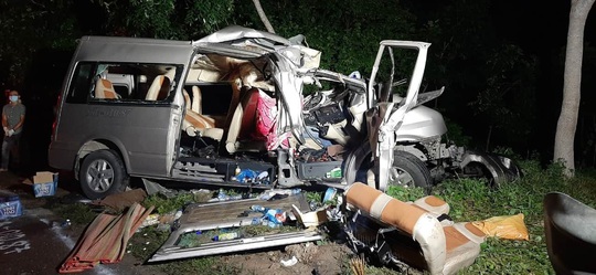Tai nạn thảm khốc trên Quốc lộ 1 qua Bình Thuận: 8 người tử vong - Ảnh 1.