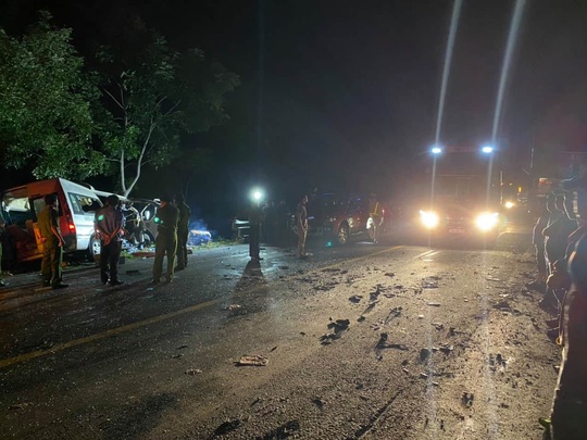 Tai nạn thảm khốc trên Quốc lộ 1 qua Bình Thuận: 8 người tử vong - Ảnh 2.