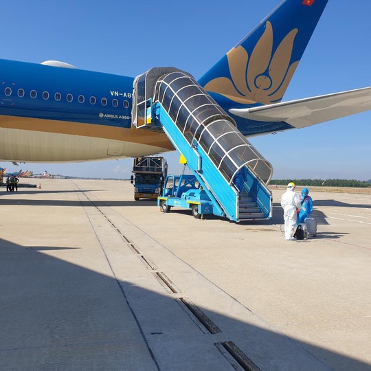 Sân bay Đà Nẵng đón hơn 270 người Việt từ châu Âu về nước - Ảnh 5.