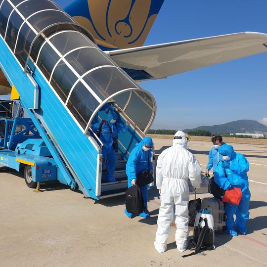 Sân bay Đà Nẵng đón hơn 270 người Việt từ châu Âu về nước - Ảnh 6.