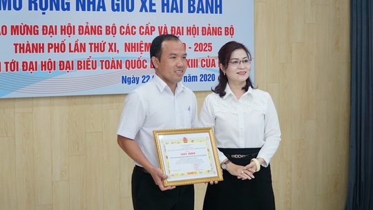 Bến xe Miền Tây: Gắn biển công trình chào mừng Đại hội Đảng các cấp - Ảnh 3.