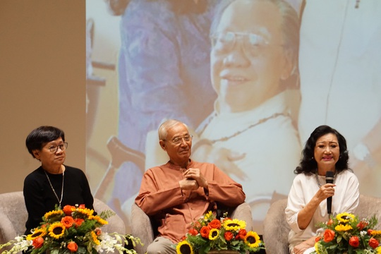 Nghệ sĩ Kim Cương, Thành Lộc xúc động trong kỷ niệm ngày sinh cố giáo sư Trần Văn Khê - Ảnh 2.