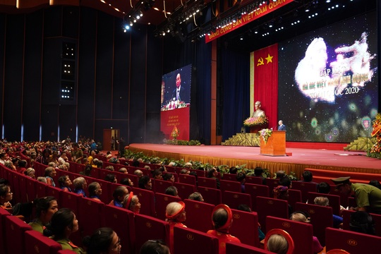 Chùm ảnh: Thủ tướng dự chương trình gặp mặt các Bà mẹ Việt Nam anh hùng - Ảnh 9.