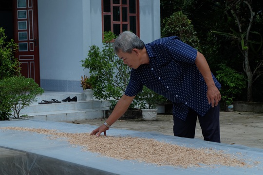 Biến trái mãng cầu xiêm giá cả bấp bênh thành “thần dược” - Ảnh 4.