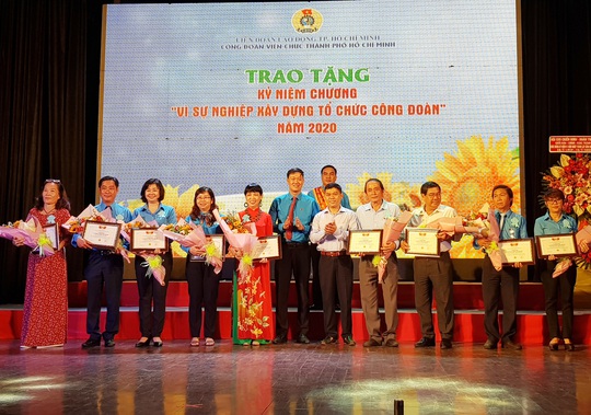 Tôn vinh cán bộ Công đoàn, công nhân tiêu biểu - Ảnh 2.