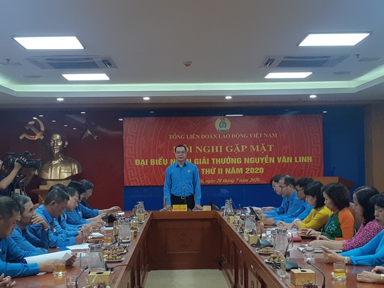 Lãnh đạo Tổng LĐLĐ Việt Nam gặp mặt 10 cán bộ Công đoàn nhận Giải thưởng Nguyễn Văn Linh lần thứ II-2020 - Ảnh 1.