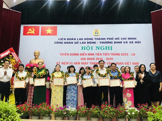 Tôn vinh cán bộ Công đoàn, công nhân tiêu biểu - Ảnh 5.