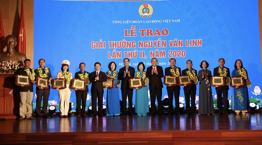 10 cán bộ Công đoàn xuất sắc nhận Giải thưởng Nguyễn Văn Linh lần thứ II-2020 - Ảnh 1.