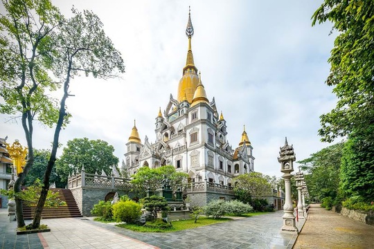 Nét kiến trúc theo phong cách Thái Lan của ngôi chùa trong Top đẹp nhất thế giới - Ảnh 3.