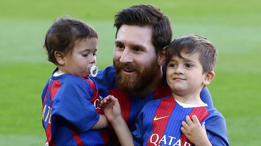 Xứ Catalan “ăn theo”… Messi - Ảnh 1.