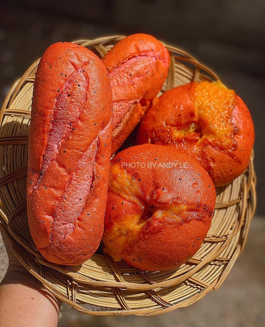 Bánh mì đen như than và những kiểu độc lạ chỉ có ở Việt Nam - Ảnh 4.