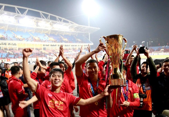 Dịch Covid: AFF Cup dời sang 2021, V-League dễ thở - Ảnh 1.