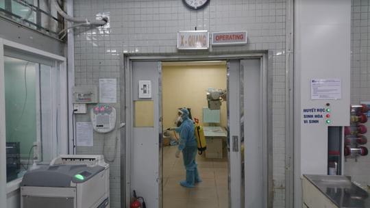 [Video]: Bệnh viện Chợ Rẫy hoạt động bình thường trong dịch Covid-19 - Ảnh 2.