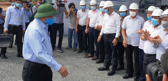 Thủ tướng kiểm tra dự án cao tốc Trung Lương - Mỹ Thuận - Ảnh 2.