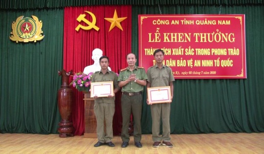 Công an Quảng Nam tặng giấy khen người báo tin bắt Triệu Quân Sự - Ảnh 2.