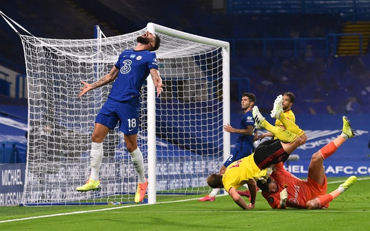Chelsea, Leicester thắng 3 sao, sân cỏ Ngoại hạng Anh nóng rực - Ảnh 2.