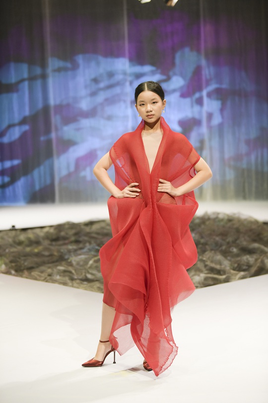 Gia đình siêu mẫu Xuân Lan nổi bật ở Tuần lễ thời trang trẻ em Việt Nam - Ảnh 5.