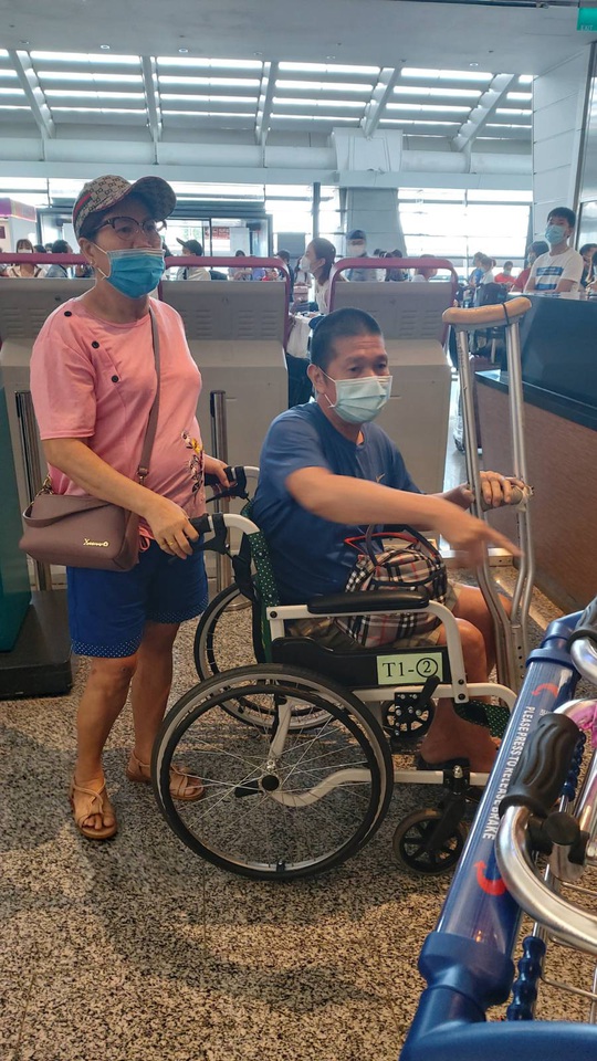 Hơn 240 người Việt từ Đài Loan về sân bay Tân Sơn Nhất - Ảnh 3.