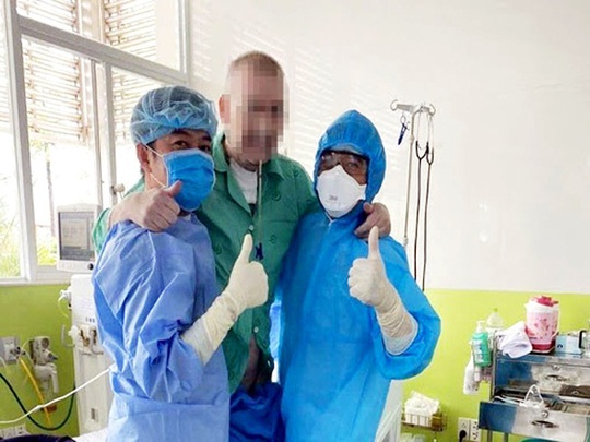 Bật mí hành trình bay 32 giờ đưa phi công người Anh từ TP HCM ra Hà Nội về nước - Ảnh 1.