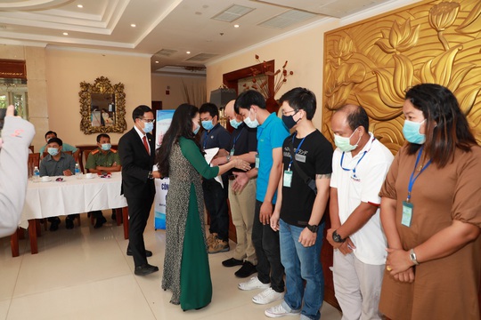 Đoàn chuyên gia Công ty CPV Food hết thời hạn cách ly y tế - Ảnh 1. Đoàn chuyên gia Công ty CPV Food hết thời hạn cách ly y tế - Ảnh 1.