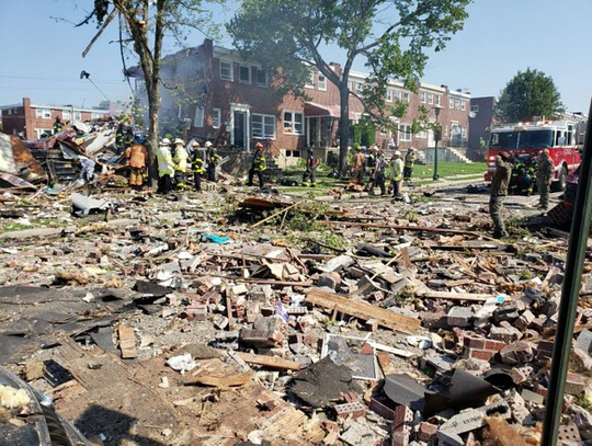Mỹ: Sau tiếng nổ kinh hoàng, 3 ngôi nhà liền kề sụp đổ - Ảnh 4.