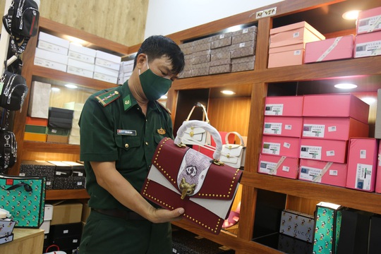 Bí mật ở cửa hàng thời trang Nguyễn tại Bà Rịa - Vũng Tàu - Ảnh 1.